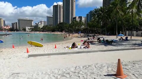 HAWAII - Waikiki Beach - On the beach - Beautiful day on Waikiki beach for people watching!-8
