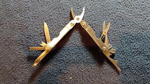 SHOW AND TELL [74] : Mystery "No Name" mini multi-tool, 1990s