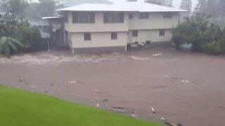 Tempesta Lane provoca inondazioni alle Hawaii