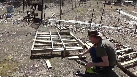 Preparing Wood Pallets To Build A Simple A Frame Chicken Tractor