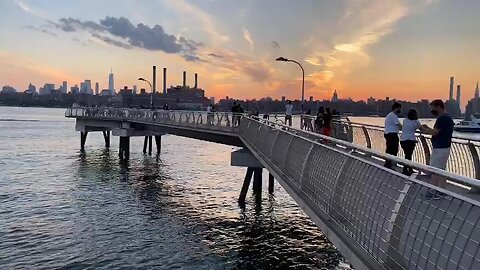 BROOKLYN WALK: From Williamsburg to Greenpoint