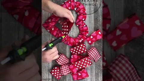 Valentine Day Wreath - Shorts - Wreath DIY - Easy DIY