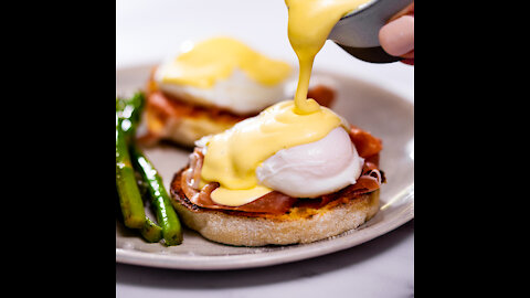 How to make an Easy, Perfect Hollandaise Sauce!