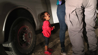 The Story Behind The Migrant Girl Photo