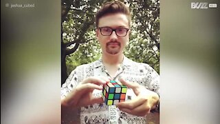 Ce jeune résout un Rubik's Cube en 30 secondes