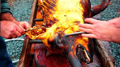 Cutting a Pig in a Village in Transylvania ! Life in the Countryside !