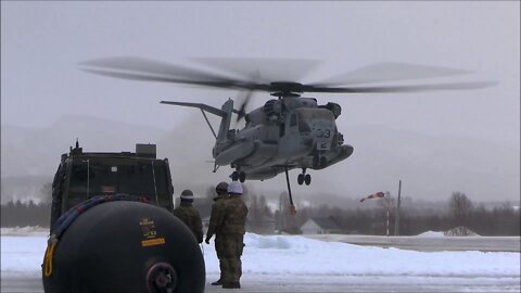 U.S. Marine Heavy Helicopters Lift Heavy Loads for British Counterparts in Norway