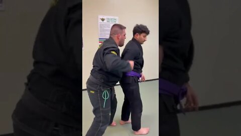 Brazilian Jiu-Jitsu self-defense when the aggressor put your hand on your chest #bjj #jiujitsu