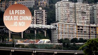 La ciudad en la que los trenes atraviesan edificios