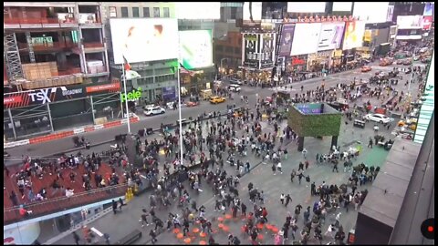 Manhole Explosion Creates Panic In Times Square