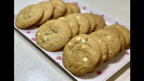 The Best White Chocolate Chip Cookies (Quick and Easy)