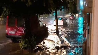 Intense rain storm floods street in minutes!