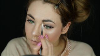 Makeup tutorial: What is strobing?