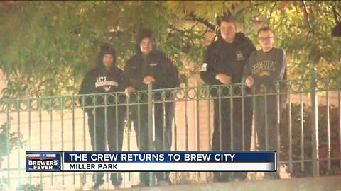 Fans welcome the 2018 NL Central Division champs home to Miller Park