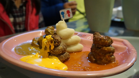 There's a toilet themed restaurant in Taiwan and it's quite disturbing