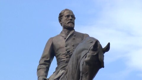 Descendant of Robert E. Lee calling for removal of Confederate statues