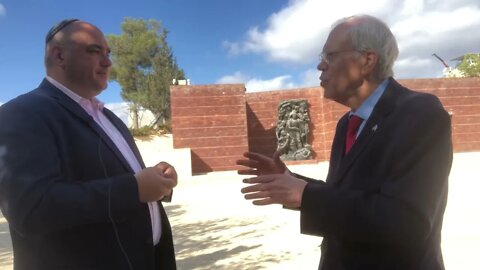 Simmy Allen and Dr Harper at Yad Vashem September 15, 2022