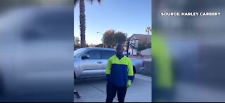 Las Vegas sanitation worker sings Christmas song to kids