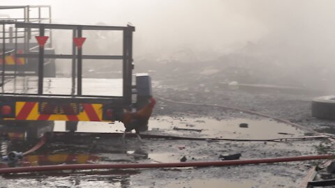 SOUTH AFRICA - Durban - Fire at Jumbo's towing yard (Videos) (vnn)