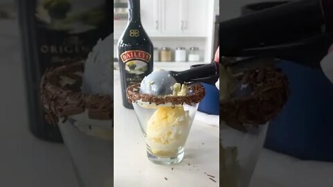 How to Make A Drunken Snowman Cocktail --iambaker.net