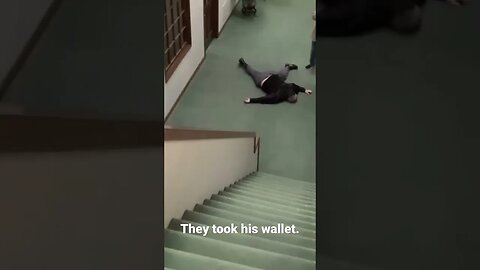 He stole that guy’s wallet! This is assault and battery. #shortvideo #shortfeed #short