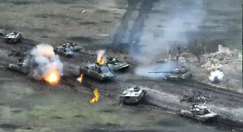 Horrible footage!! Ukraine kill more Tank Convoys of Russian troops while fleeing