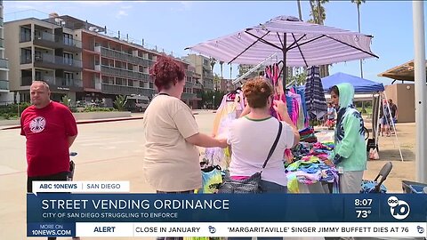 City tries to enforce sidewalk vending rule after vendors cite 1st Amendment