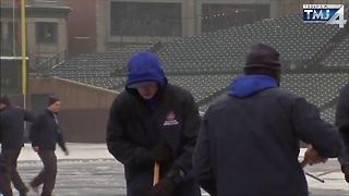 Chicago Cubs postpone home opener a day because of snow