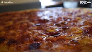 Riusciresti a mangiare questa pizza di 15 mila calorie?
