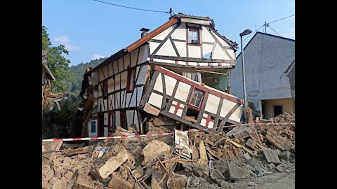 Hochwasser Katastrophe in #Ahrweiler, Deutschland , eine Anwohnerin spricht