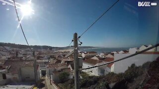 Drone mostra ondas gigantes da Nazaré, em Portugal