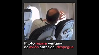 Piloto de United Airlines repara ventana rota de un avión antes de despegar