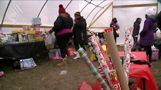 Hundreds of Milwaukee families receive toys on Christmas Eve