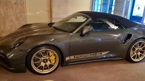 👏Stylish Porsche 992 Turbo S Cabrio with Aerokit and gold decals looks great! 👏