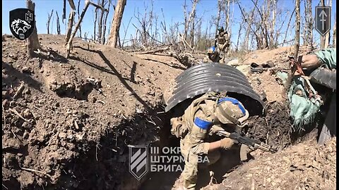 Ukraine Combat Footage: Russian soldier gets blown up in the trench
