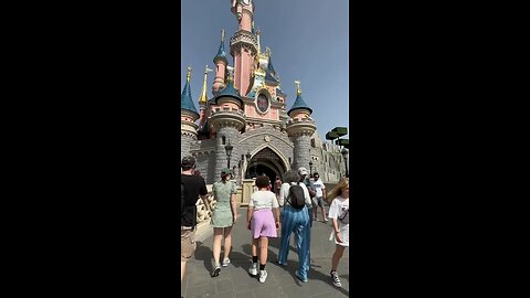 Paris Disneyland walk from inside Discovery Arcade to inside Disneyland Castle