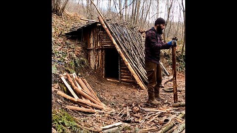 Build bushcraft shelter with fireplace