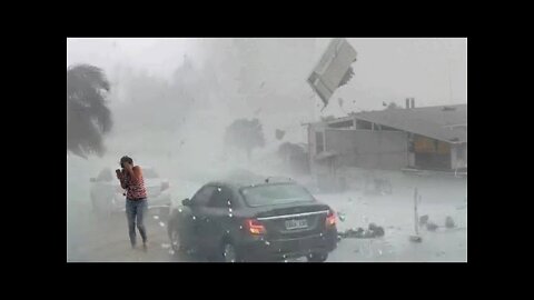 STORM OF END OF WORLD HITS INDIA ! ?? SCARY STORM AT 100 KM / H HITS BANGALORE