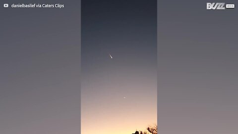 Jovem capta meteorito impressionante em Goiás