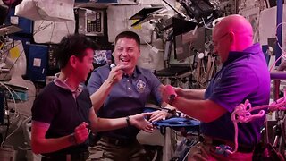 Space in 4K First Lettuce Grown and Eaten in Space
