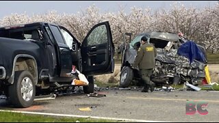 8 killed in California head-on crash include 7 farmers in van, 1 driver in pick-up