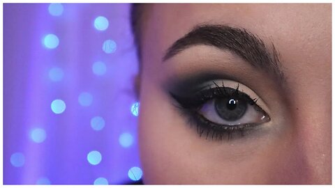 HOW TO: BLUE EYESHADOW | STUNNING, BRIGHT & COLORFUL Matte Blue Makeup with Winged Liner