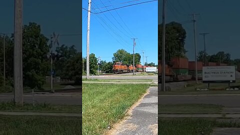 BNSF Intermodal Rolling Through Bucyrus Ohio, Train Horn #train #railfan #trainhorn #asmr #railway