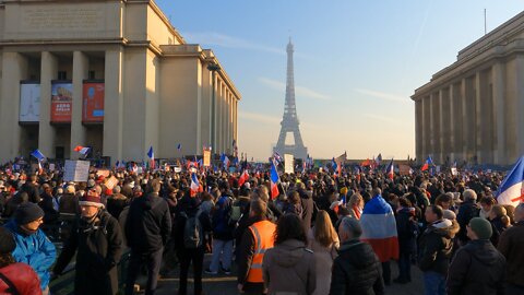 Manifestation contre le pass sanitaire et vaccinal place du Trocadéro à Paris le 15/01/2022 Vidéo 1