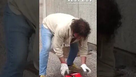 Lifting a manhole cover super easily