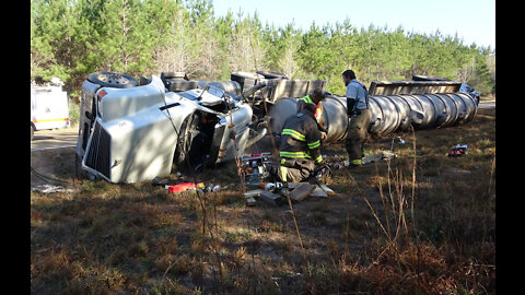 TANKER TRUCK TURNS OVER, BIG SANDY TEXAS, 03/20/22...