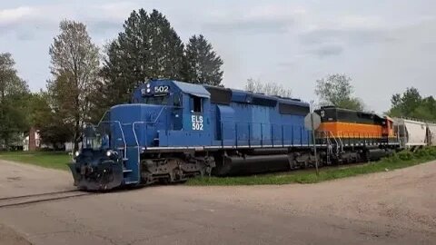 Moving Right Along Like They Are In A Rush.. #trains #trainvideo #trainhorn | Jason Asselin