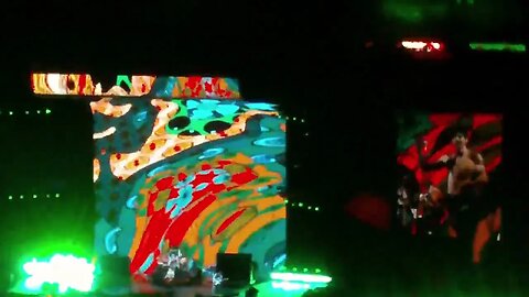 RHCP IN VEGAS: "GIVE IT AWAY"