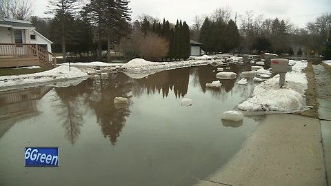 Ice jam causes flooding and evacuations in Manitowoc