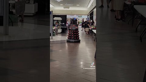 😆 #DALEK GOES SHOPPING AT MALL #DALEKHAL #DOCTORWHO #OHYEAH #YELLO #COSOGRAPHY #SUBSCRIBE #SHORTS